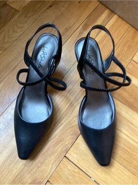 Life Stride Black Pointed Toe Crisscross Slingback Heels